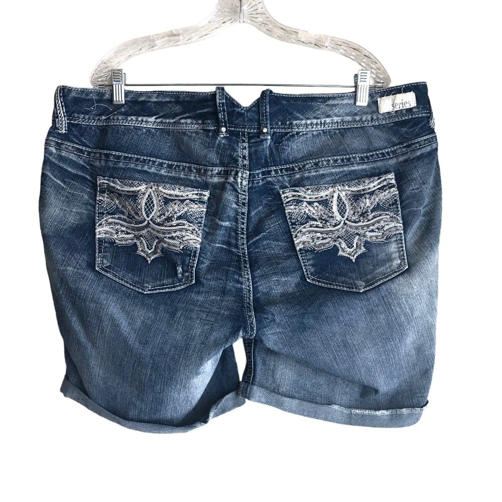 Series 31 Womens Short & Sexy Denim Jean Shorts Sz 18 Embroidered Sequin Stretch